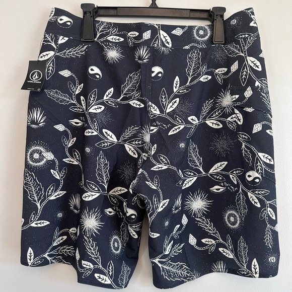NWT Volcom Levitation Leaf 9.75” Manic 2 Boardshorts $60 - Picture 5 of 7